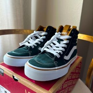 New in Box - Vans Fillmore Hi Vansguard KIDS - Sz 2 Dark Forest Green